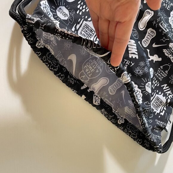 Nike - Drawstring Backpack - Picture 5 of 7